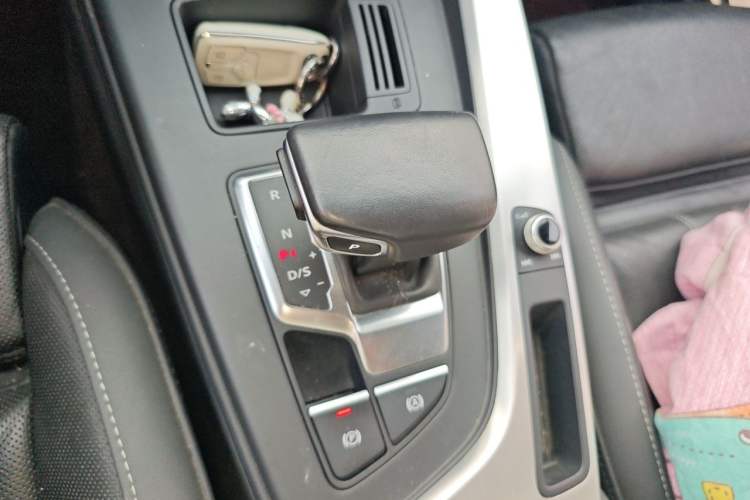 Used Audi A4L 2020 40 TFSI Luxury Dynamic Model Gear Lever