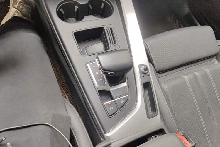 Used Audi A4L 2020 40 TFSI Fashion Dynamic Model Gear Lever
