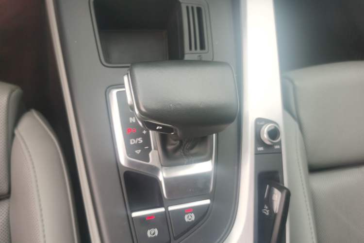 Used Audi A4L 2020 40 TFSI Luxury Dynamic Model Gear Lever