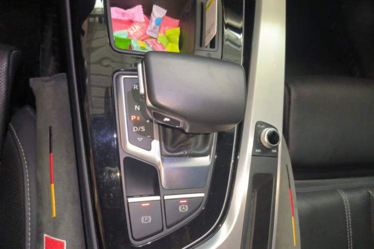 Used Audi A4L 2020 40 TFSI Luxury Dynamic Model Gear Lever