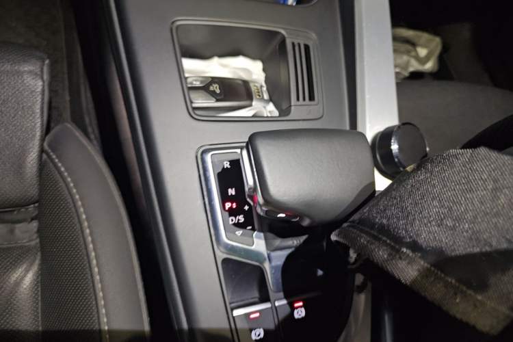 Used Audi A4L 2020 40 TFSI Fashion Dynamic Model Gear Lever