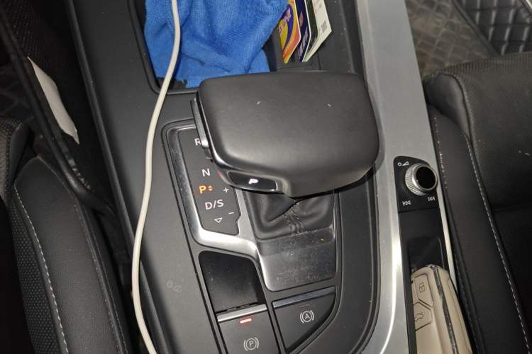 Used Audi A4L 2020 40 TFSI Luxury Dynamic Model Gear Lever