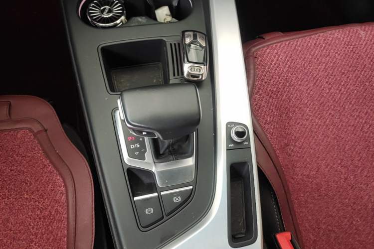 Used Audi A4L 2020 40 TFSI Luxury Dynamic Model Gear Lever