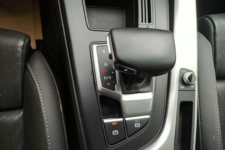 Used Audi A4L 2020 40 TFSI Fashion Dynamic Model Gear Lever
