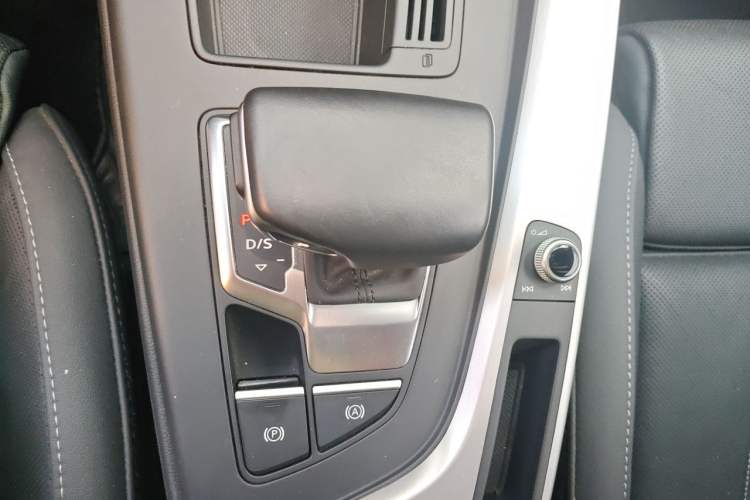 Used Audi A4L 2020 40 TFSI Luxury Dynamic Model Gear Lever