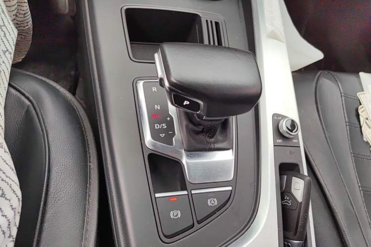 Used Audi A4L 2020 35 TFSI Fashion Dynamic Model Gear Lever