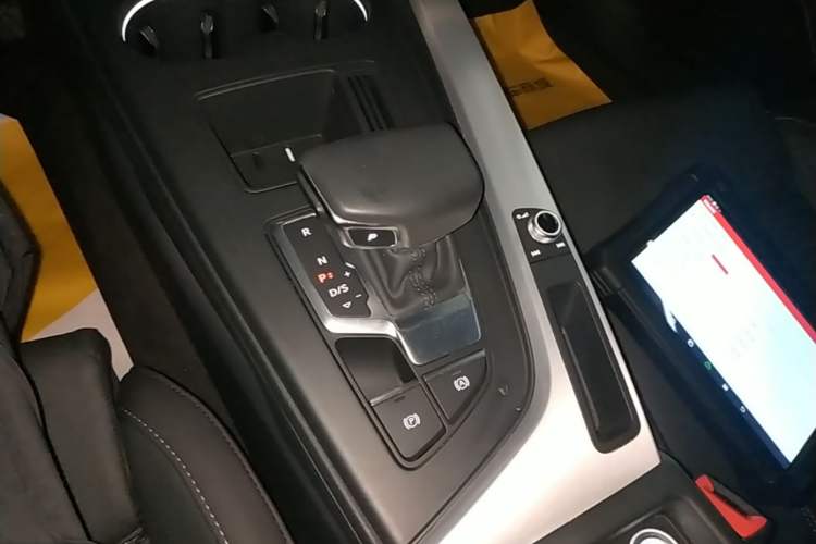 Used Audi A4L 2020 40 TFSI Fashion Dynamic Model Gear Lever