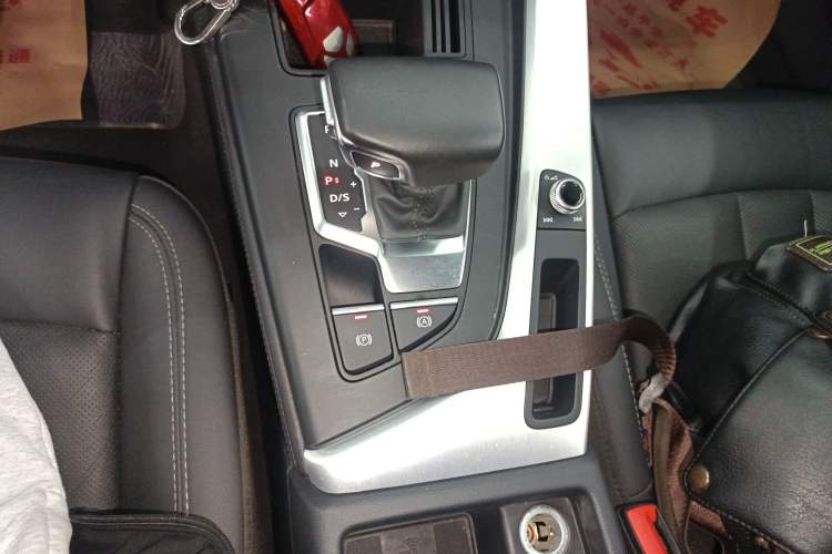 Used Audi A4L 2020 40 TFSI Luxury Dynamic Model Gear Lever