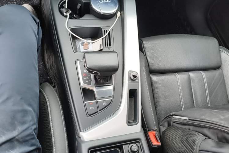 Used Audi A4L 2020 40 TFSI Fashion Dynamic Model Gear Lever