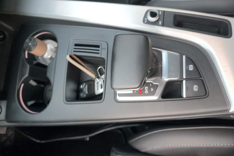Used Audi A4L 2020 40 TFSI Luxury Dynamic Model Gear Lever