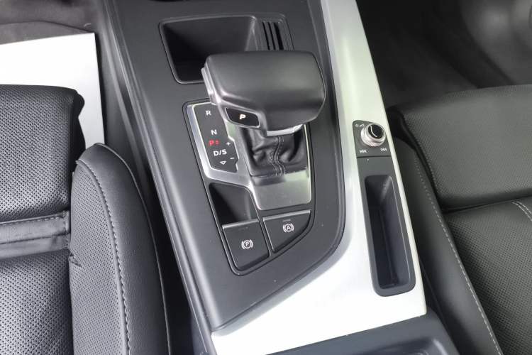 Used Audi A4L 2020 40 TFSI Fashion Dynamic Model Gear Lever