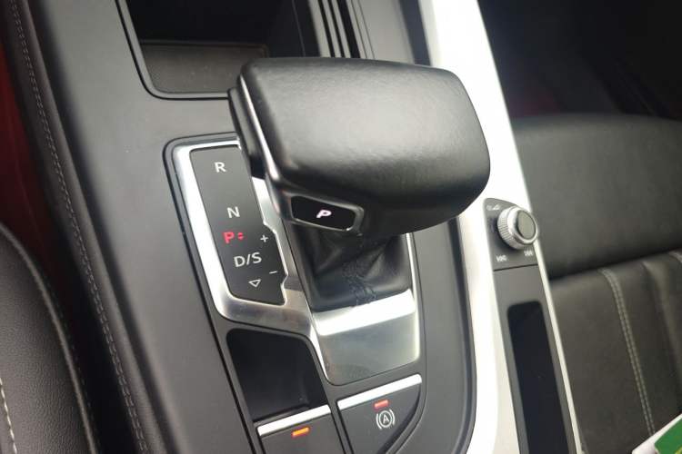 Used Audi A4L 2020 40 TFSI Luxury Dynamic Model Gear Lever