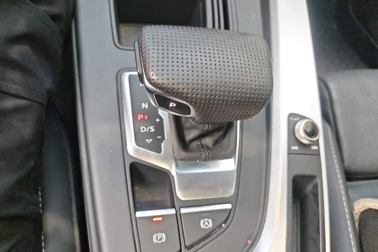 Used Audi A4L 2020 40 TFSI Luxury Dynamic Model Gear Lever