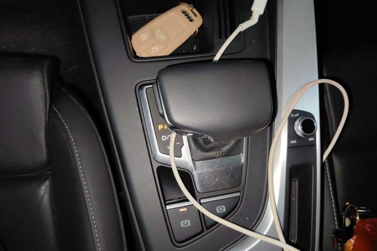 Used Audi A4L 2020 40 TFSI Fashion Dynamic Model Gear Lever