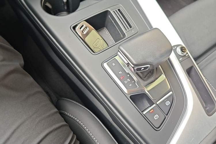 Used Audi A4L 2020 40 TFSI Fashion Dynamic Model Gear Lever