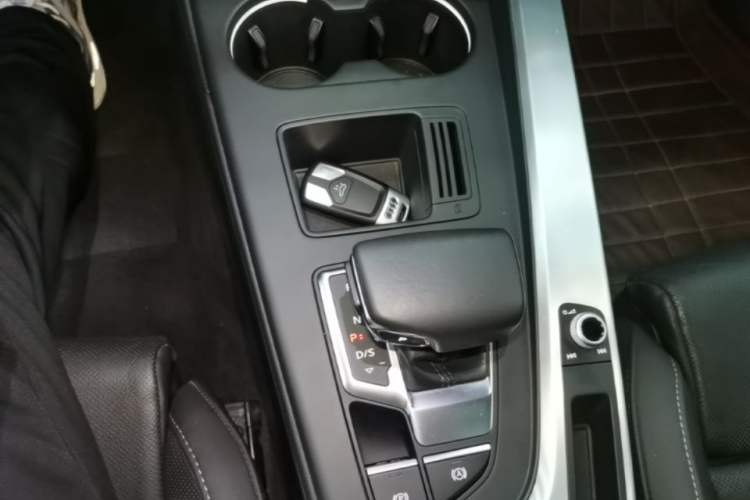 Used Audi A4L 2020 40 TFSI Fashion Dynamic Model Gear Lever
