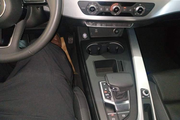 Used Audi A4L 2020 40 TFSI Fashion Dynamic Model Gear Lever