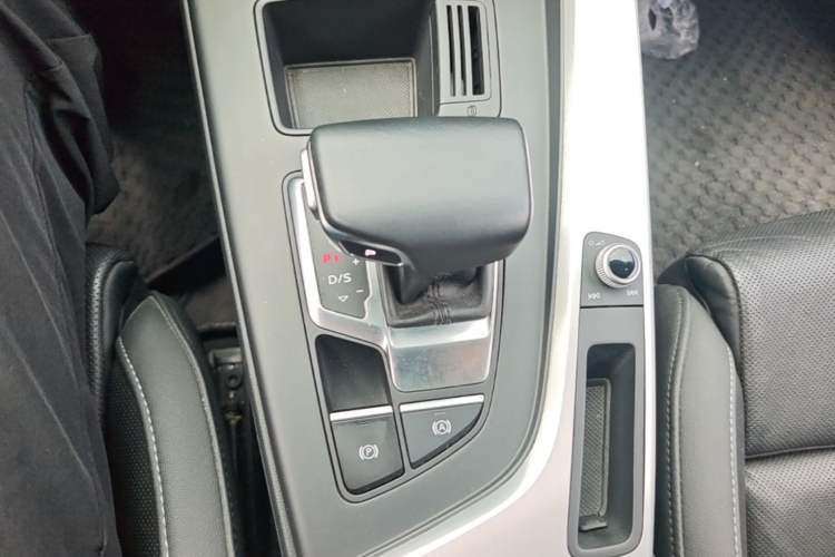 Used Audi A4L 2020 40 TFSI Fashion Dynamic Model Gear Lever