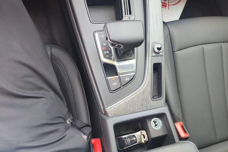 Used Audi A4L 2020 40 TFSI Luxury Dynamic Model Gear Lever