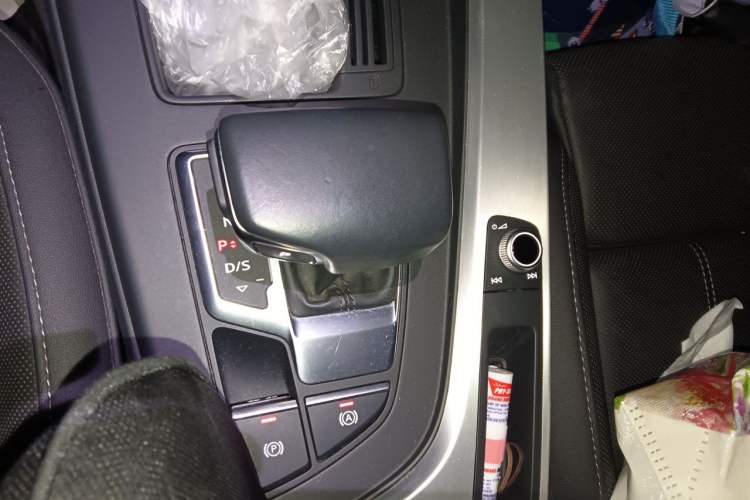 Used Audi A4L 2020 40 TFSI Luxury Dynamic Model Gear Lever