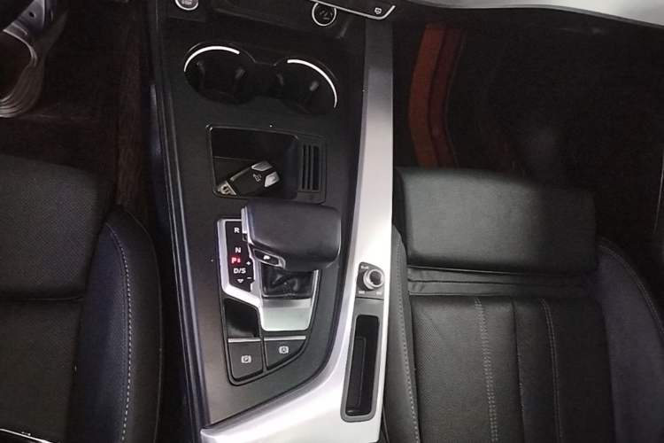 Used Audi A4L 2020 40 TFSI Fashion Dynamic Model Gear Lever