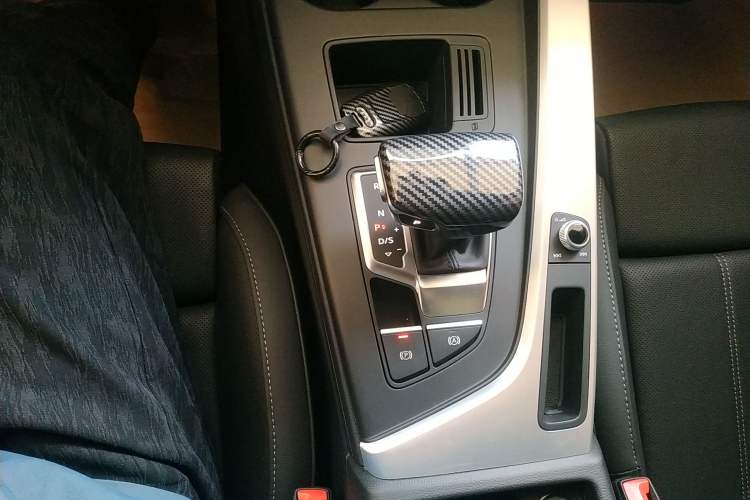 Used Audi A4L 2020 40 TFSI quattro Luxury Dynamic Model Gear Lever
