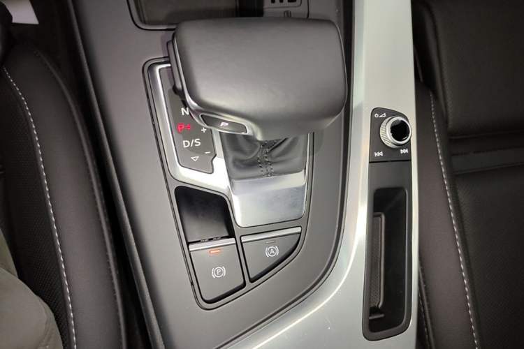 Used Audi A4L 2020 40 TFSI Fashion Dynamic Model Gear Lever