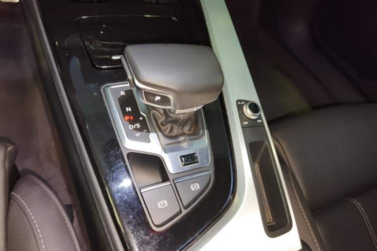 Used Audi A4L 2020 40 TFSI Luxury Dynamic Model Gear Lever