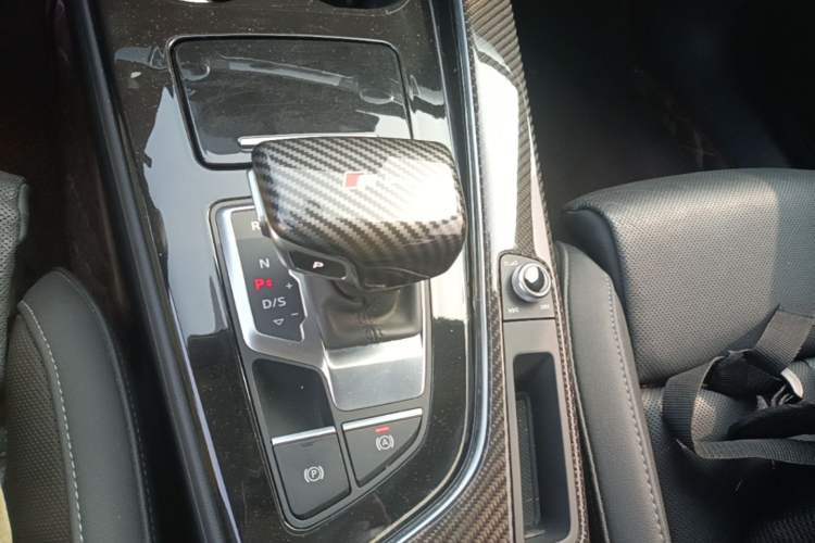 Used Audi A4L 2020 40 TFSI quattro Luxury Dynamic Model Gear Lever