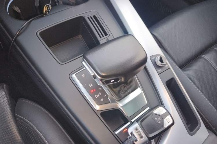 Used Audi A4L 2020 40 TFSI Luxury Dynamic Model Gear Lever