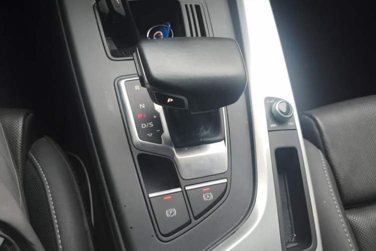 Used Audi A4L 2020 40 TFSI Fashion Dynamic Model Gear Lever