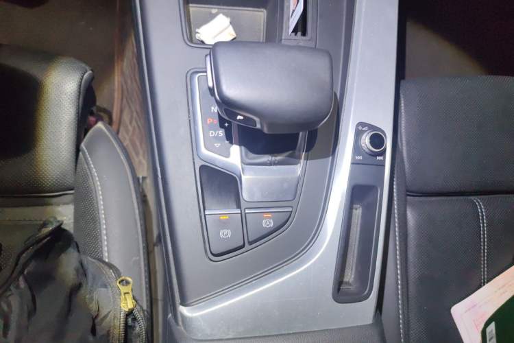 Used Audi A4L 2020 40 TFSI quattro Luxury Dynamic Model Gear Lever