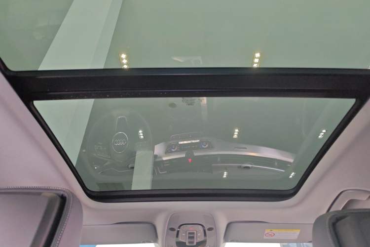 Used Audi A4L 2020 40 TFSI quattro Luxury Dynamic Model Headliner