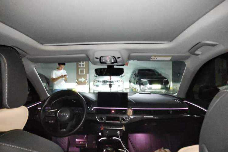 Used Audi A4L 2020 40 TFSI Luxury Dynamic Model Headliner