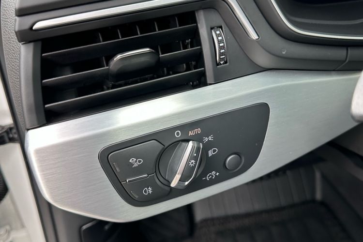 Used Audi A4L 2020 40 TFSI Luxury Dynamic Model Interior 10