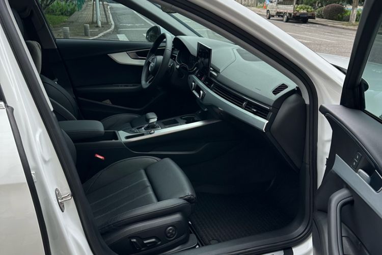 Used Audi A4L 2020 40 TFSI Luxury Dynamic Model Interior 13