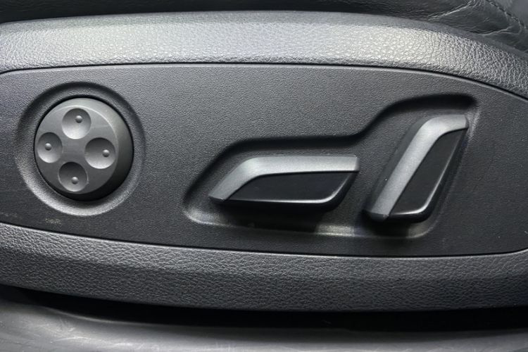 Used Audi A4L 2020 40 TFSI quattro Luxury Dynamic Model Interior 13