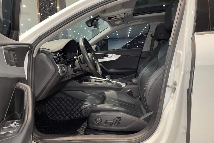 Used Audi A4L 2020 40 TFSI Fashion Dynamic Model Interior 2