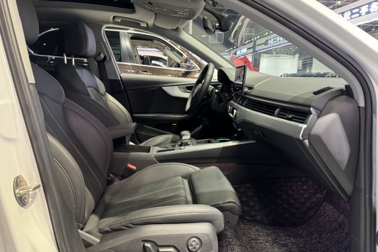 Used Audi A4L 2020 40 TFSI Luxury Dynamic Model Interior 3