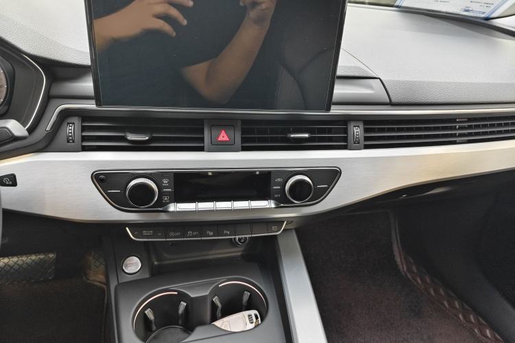 Used Audi A4L 2020 40 TFSI Luxury Dynamic Model Interior 3