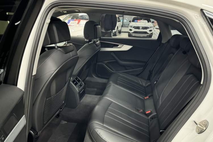 Used Audi A4L 2020 40 TFSI Luxury Dynamic Model Interior 3