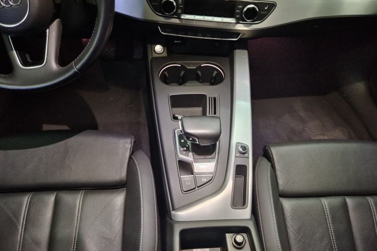 Used Audi A4L 2020 40 TFSI Luxury Dynamic Model Interior 4