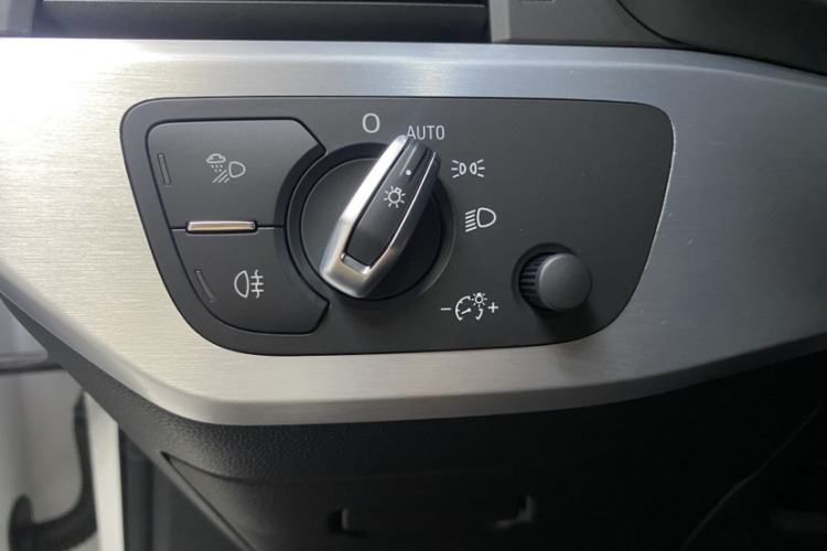 Used Audi A4L 2020 40 TFSI quattro Luxury Dynamic Model Interior 4