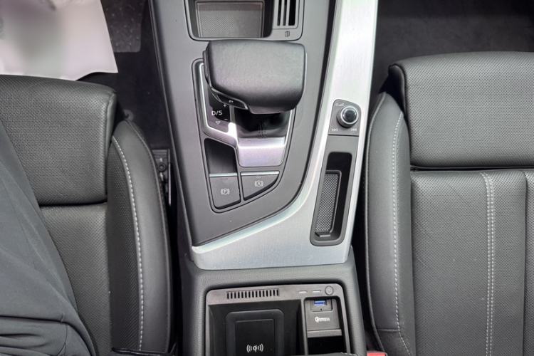 Used Audi A4L 2020 40 TFSI Luxury Dynamic Model Interior 4
