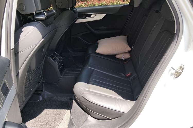 Used Audi A4L 2020 40 TFSI Luxury Dynamic Model Interior 4