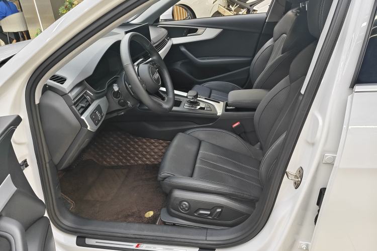 Used Audi A4L 2020 40 TFSI Luxury Dynamic Model Interior 4