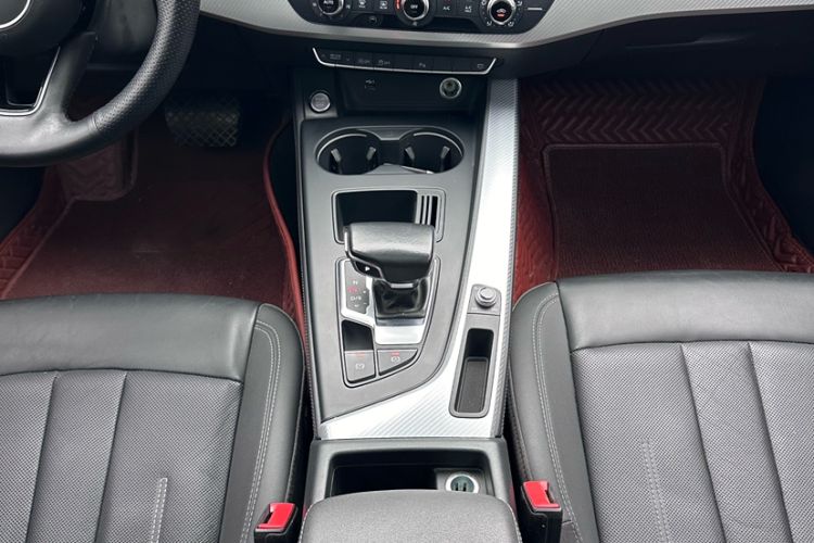 Used Audi A4L 2020 40 TFSI Fashionable and Elegant Model Interior 5