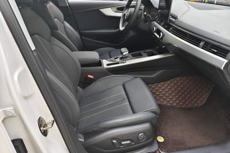 Used Audi A4L 2020 40 TFSI Luxury Dynamic Model Interior 9