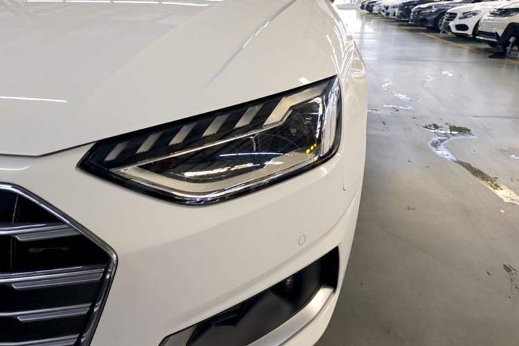 Used Audi A4L 2020 40 TFSI Fashionable and Elegant Model Left Front Headlight