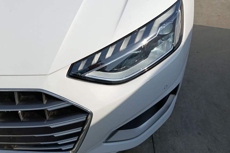 Used Audi A4L 2020 40 TFSI Fashionable and Elegant Model Left Front Headlight